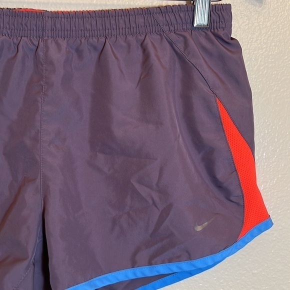𝅺NIKE Athletic Running Shorts - Picture 3 of 13